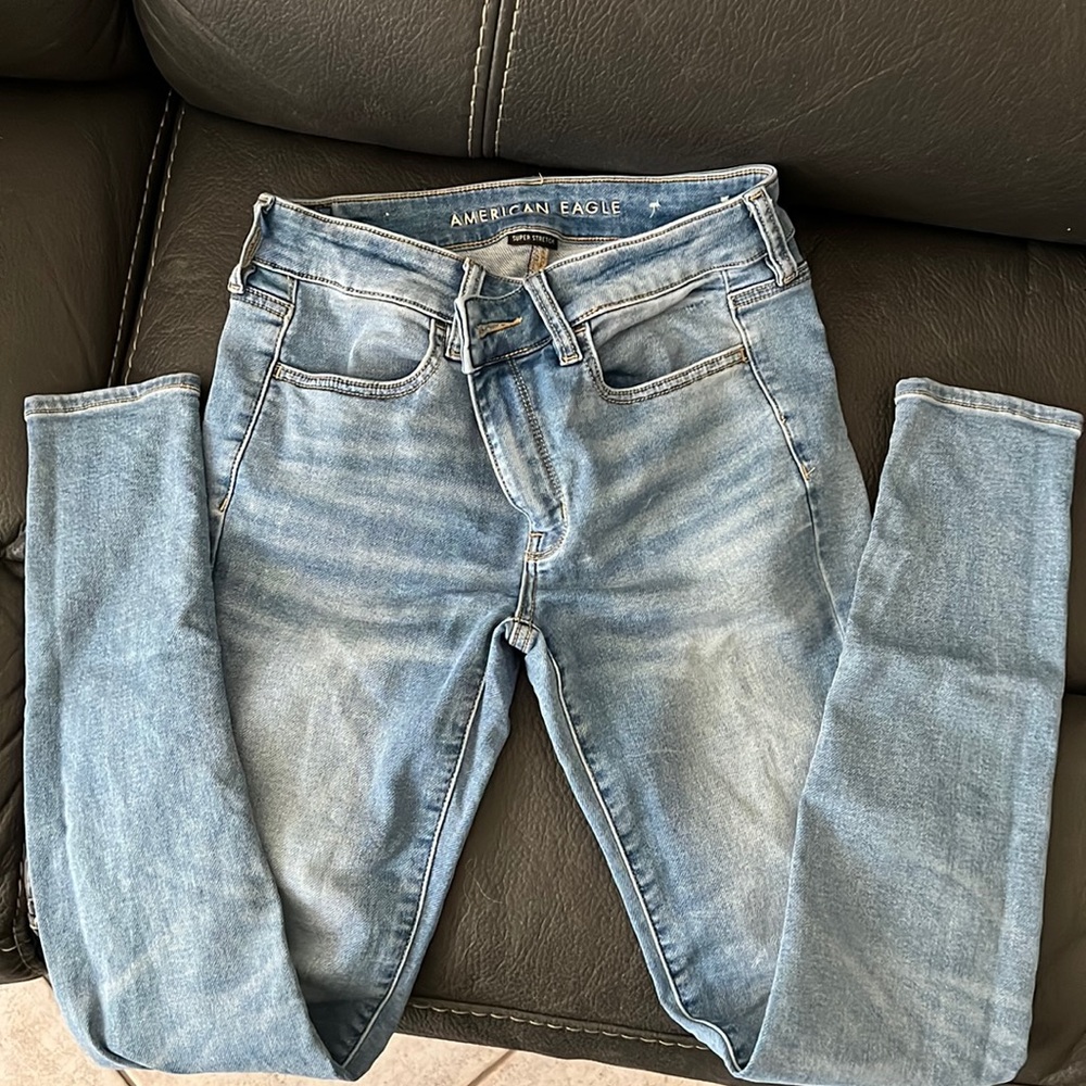 American Eagle super stretch pale wash jeggings. Size 6